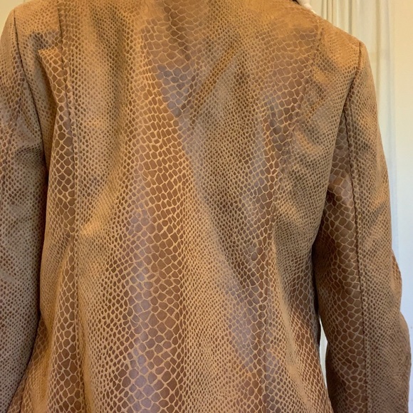 Beautiful tan fur coat - Picture 3 of 5